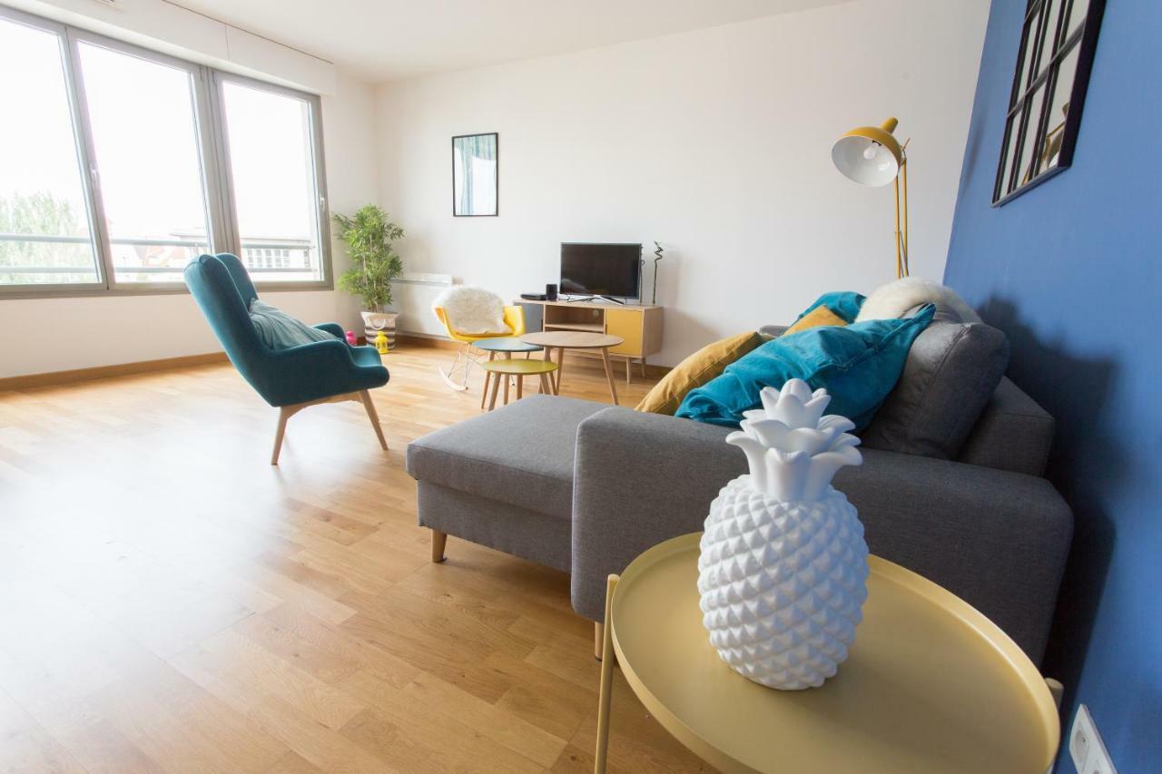 Apartment In Front Of Cathederal ! *